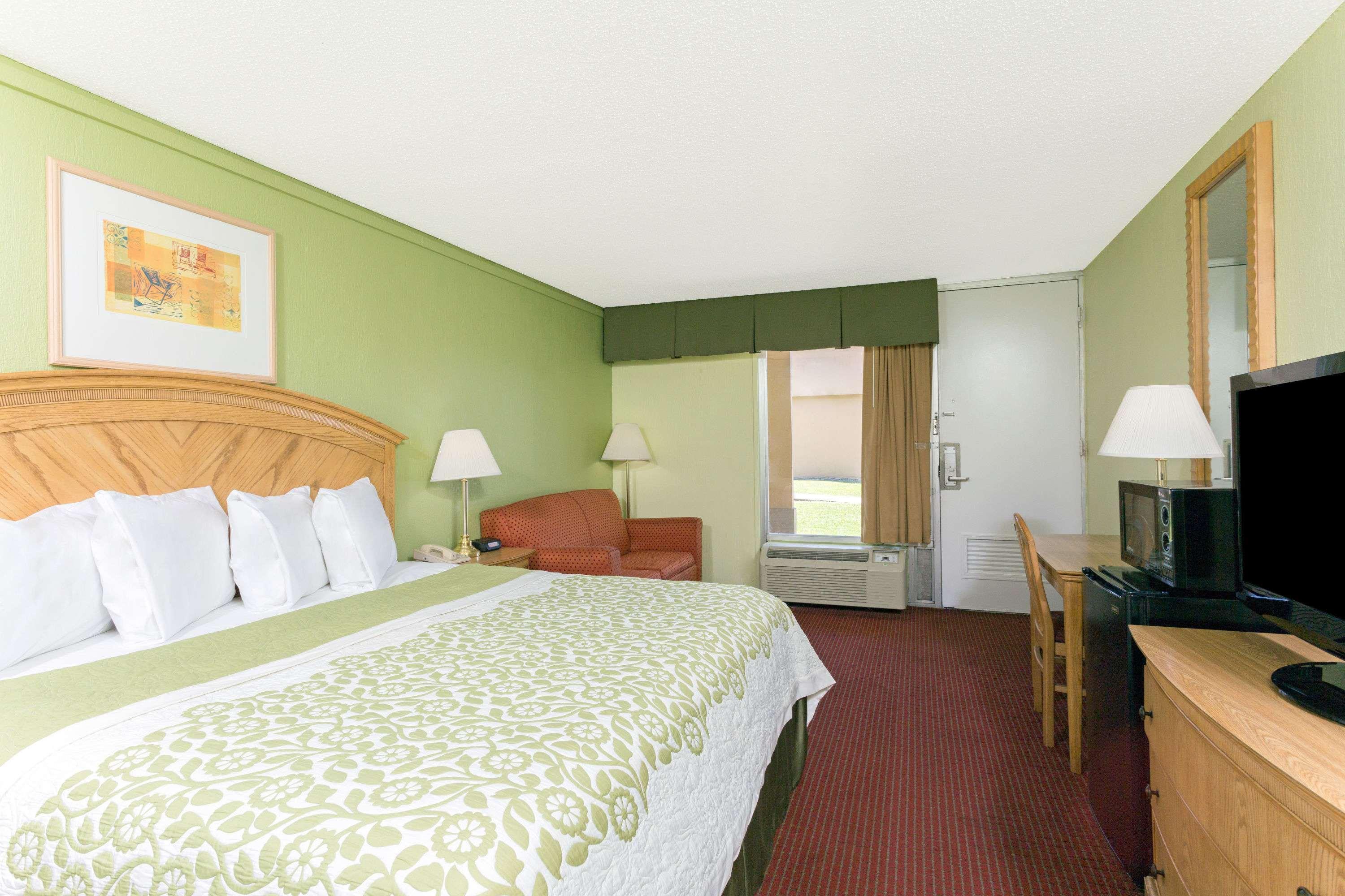 Days Inn By Wyndham Washington Exterior photo